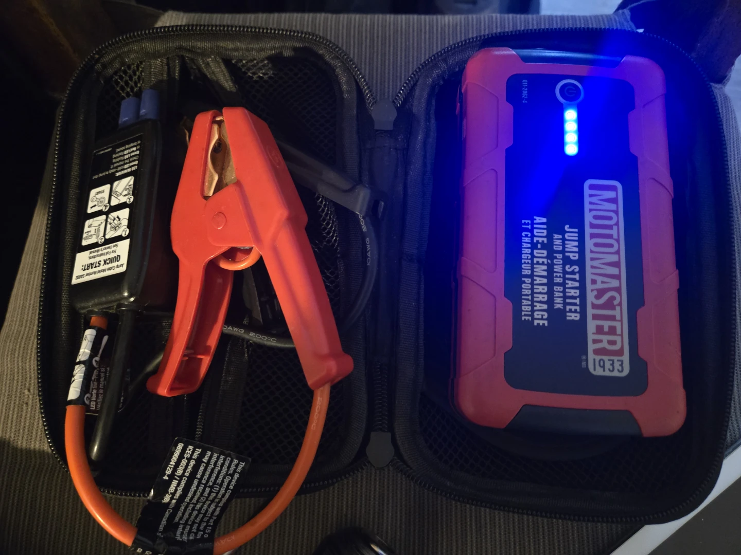 Motomaster 1933 Jump Starter & Power Bank - photo 2