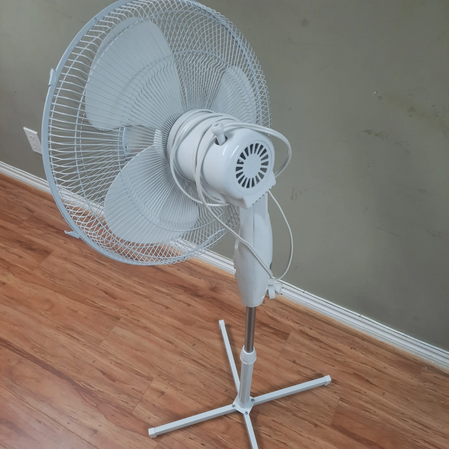 White Standing Fan - photo 4