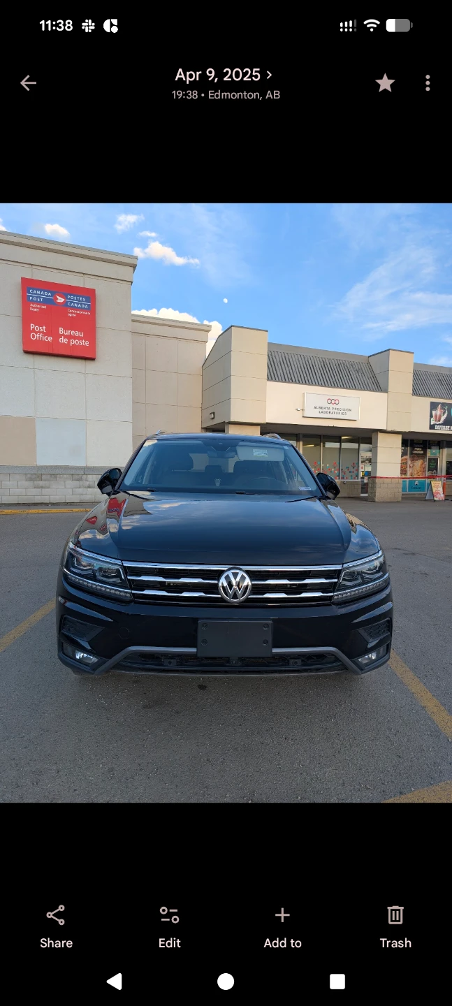 Black Volkswagen Tiguan Highline 2021