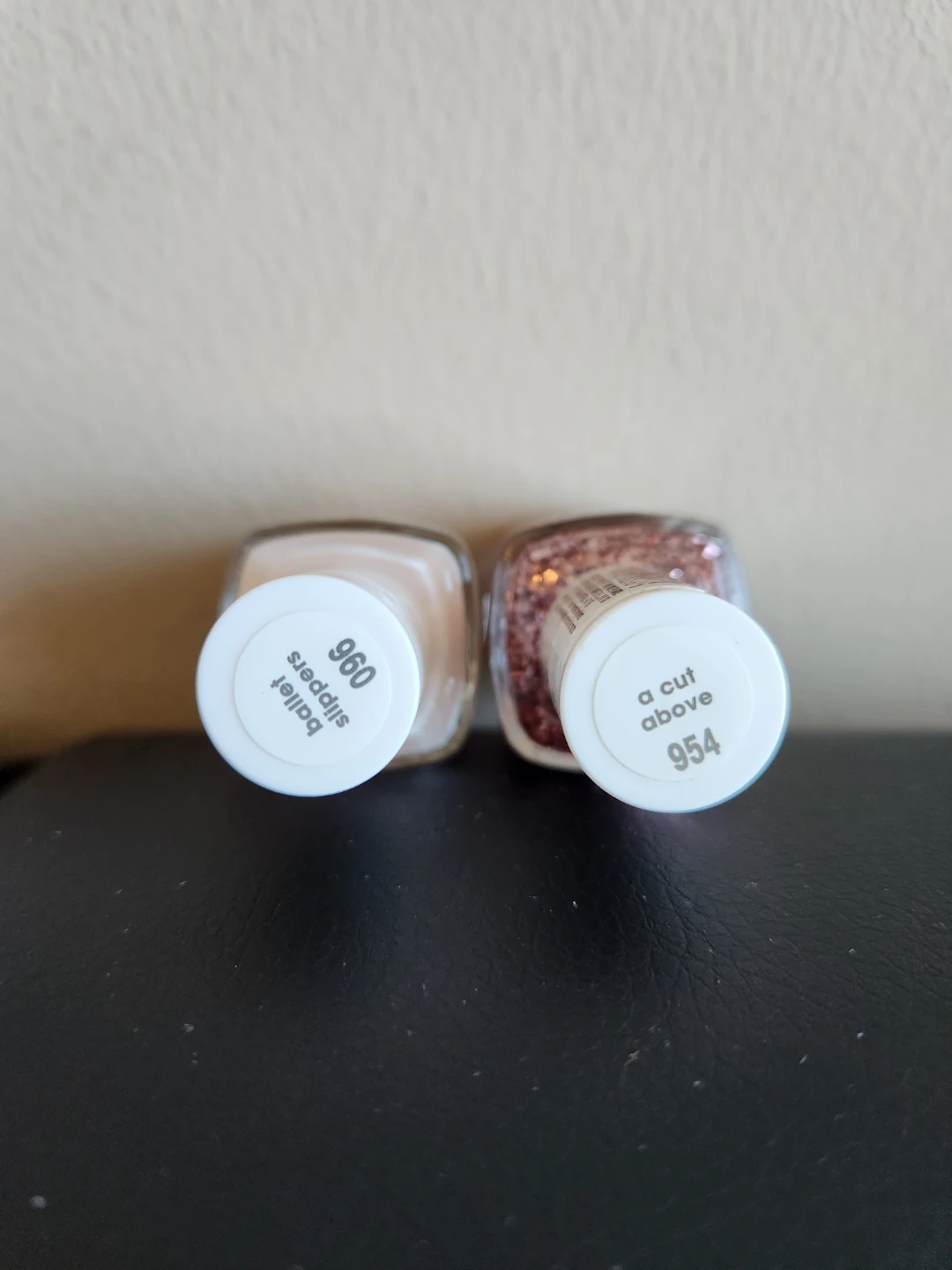 98% New - Set of 2 Essie Nail Polish - photo 2