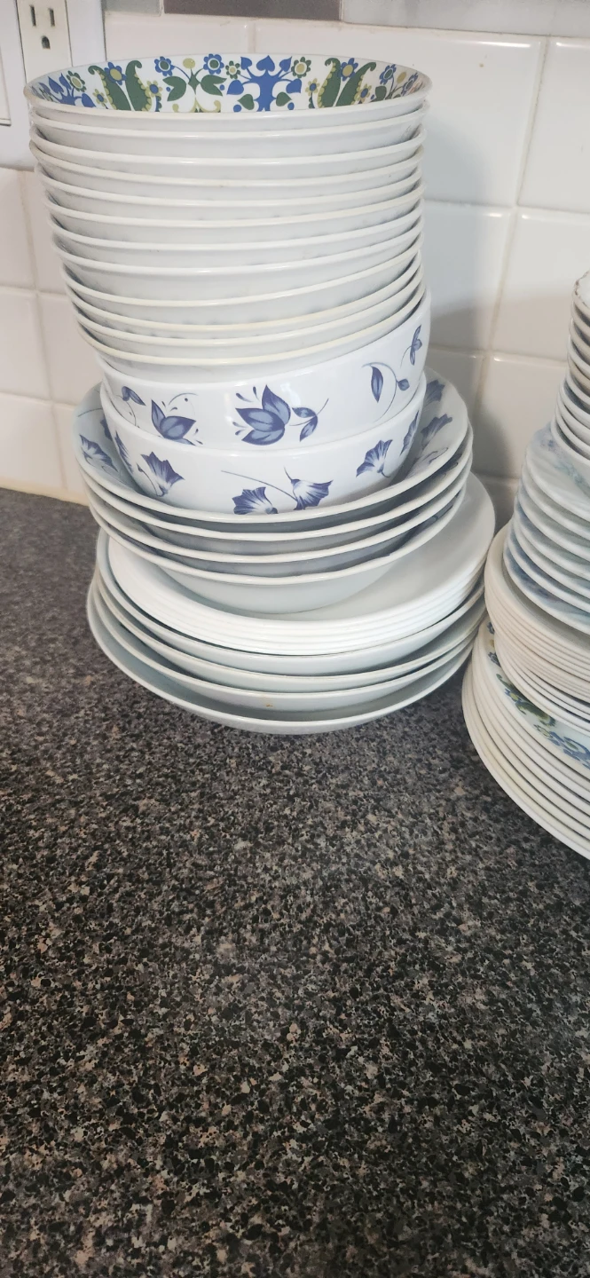 Dinnerware Set