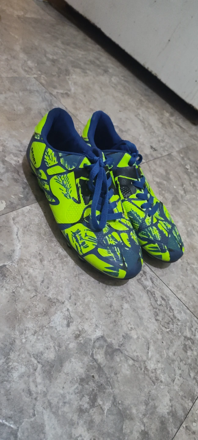 Youth Soccer Cleats - Size 5