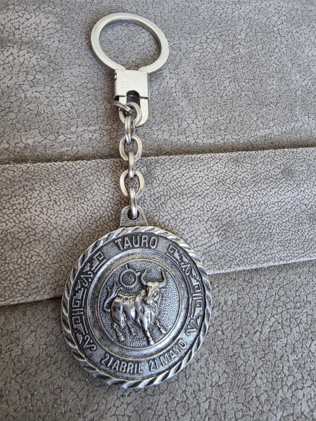 TAURO zodiac keychain Taurus 21 April - 21 May