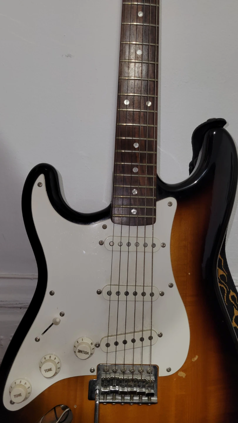 Lefty Squier Strat Electric Guitar - photo 4