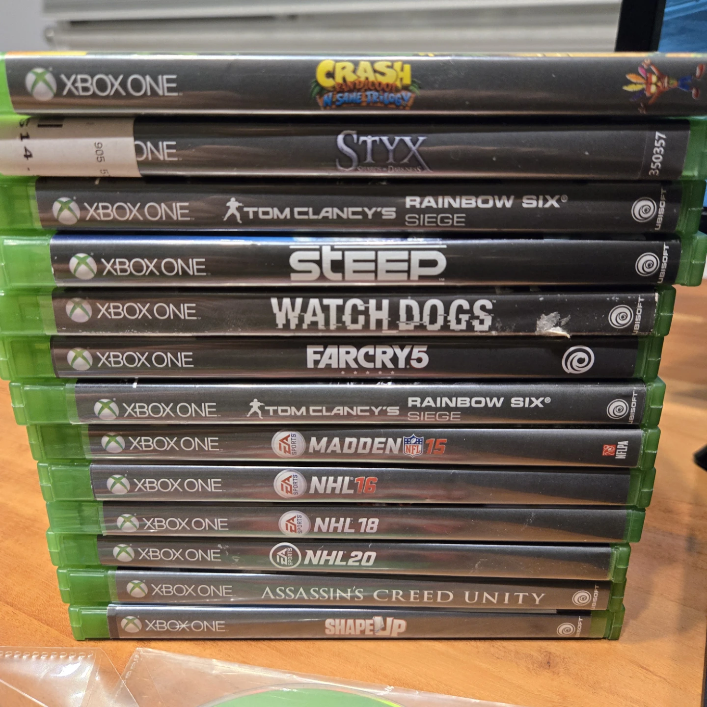 Xbox One Console Bundle with 2 Controllers and 16 Games - photo 2