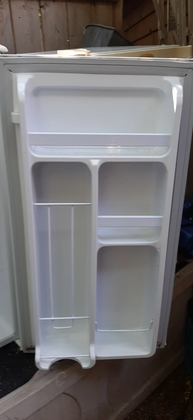 Danby Compact White Mini Fridge - photo 3