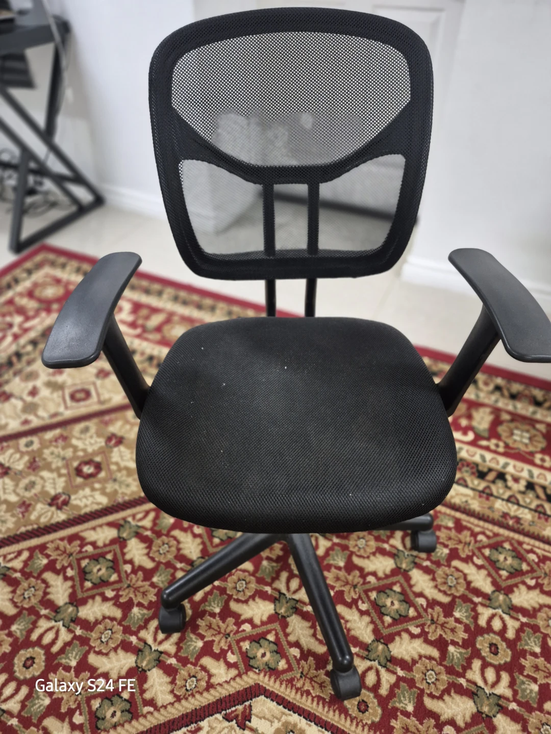 Black Mesh Office Chair with Armrests - photo 2