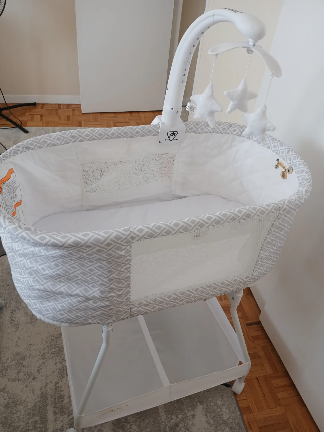 Delta Children Bassinet - photo 2