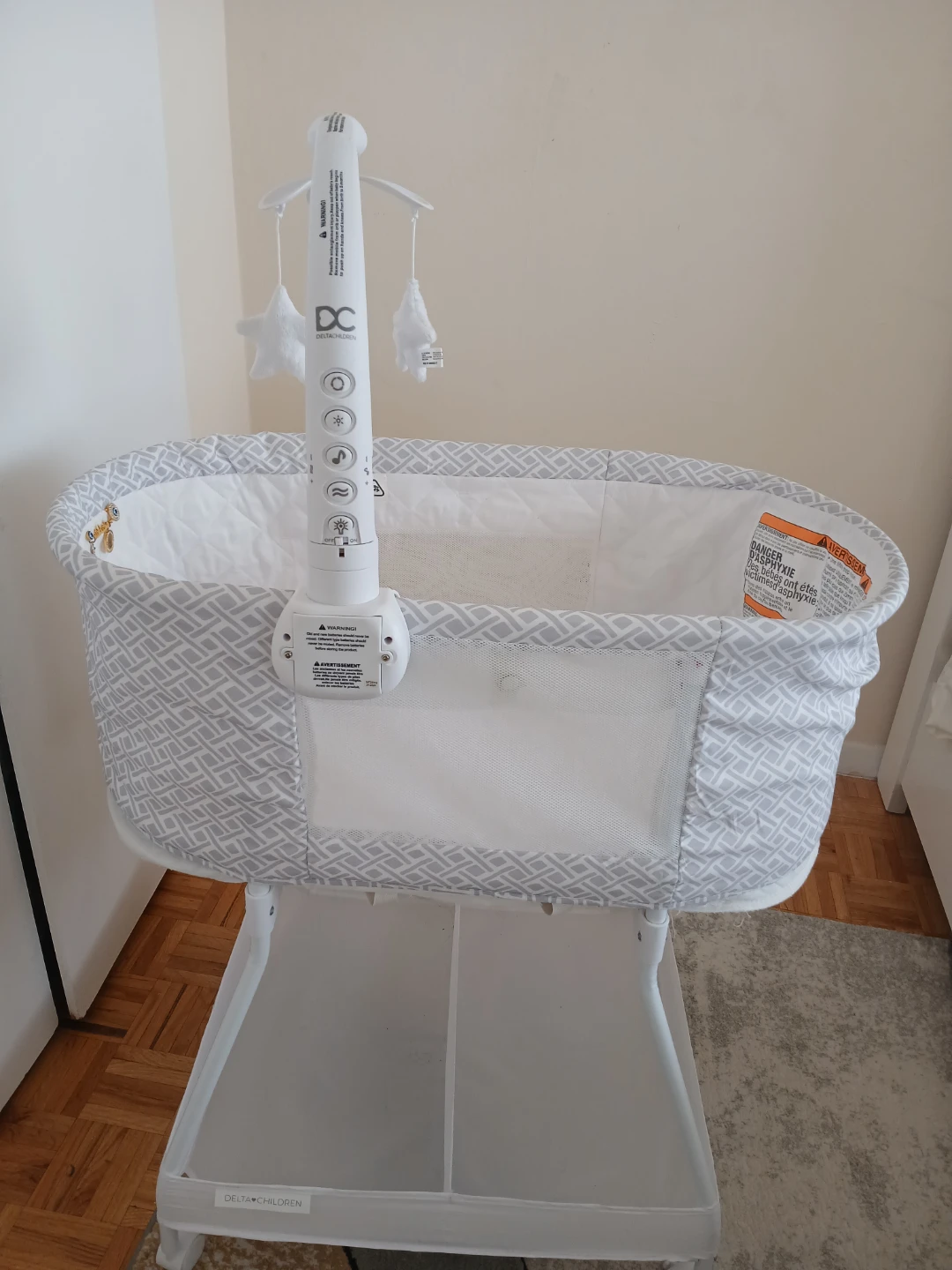 Delta Children Bassinet - photo 3