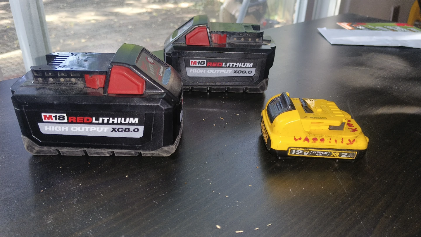Milwaukee M18 XC8.0 & DeWalt 20V Batteries - photo 4