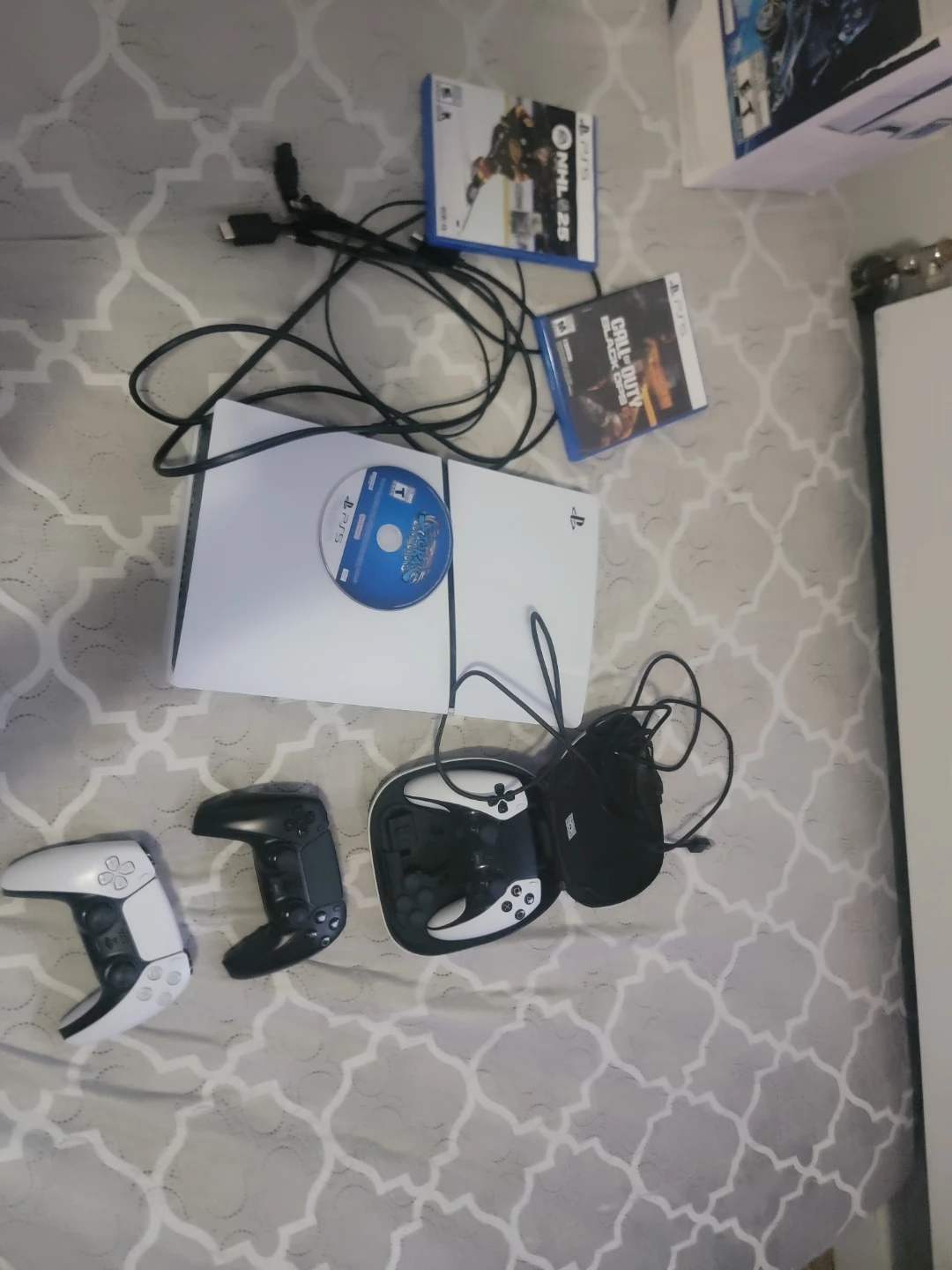 Ps5 with games and 2 normal controllers and 1 pro - photo 4