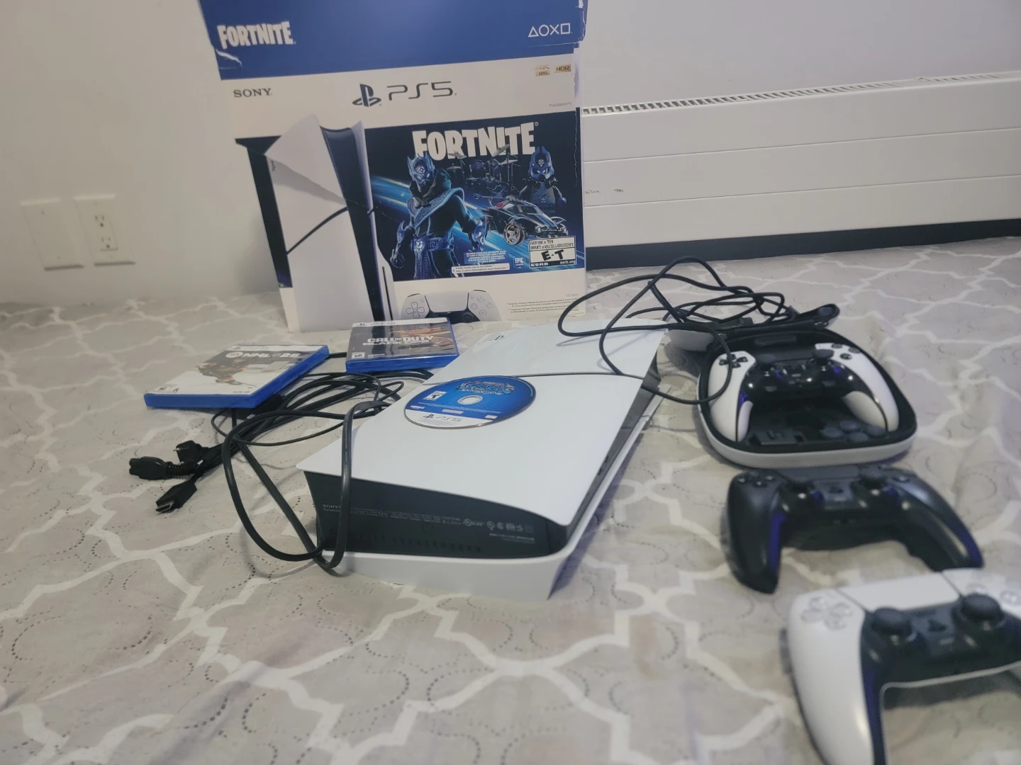 Ps5 with games and 2 normal controllers and 1 pro - photo 5