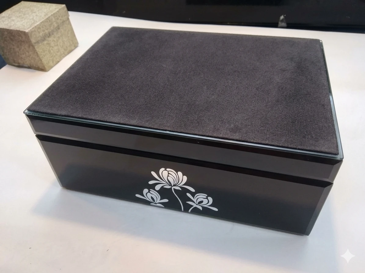 Vintage Art Deco Black Glass Floral Jewelry Box - photo 4