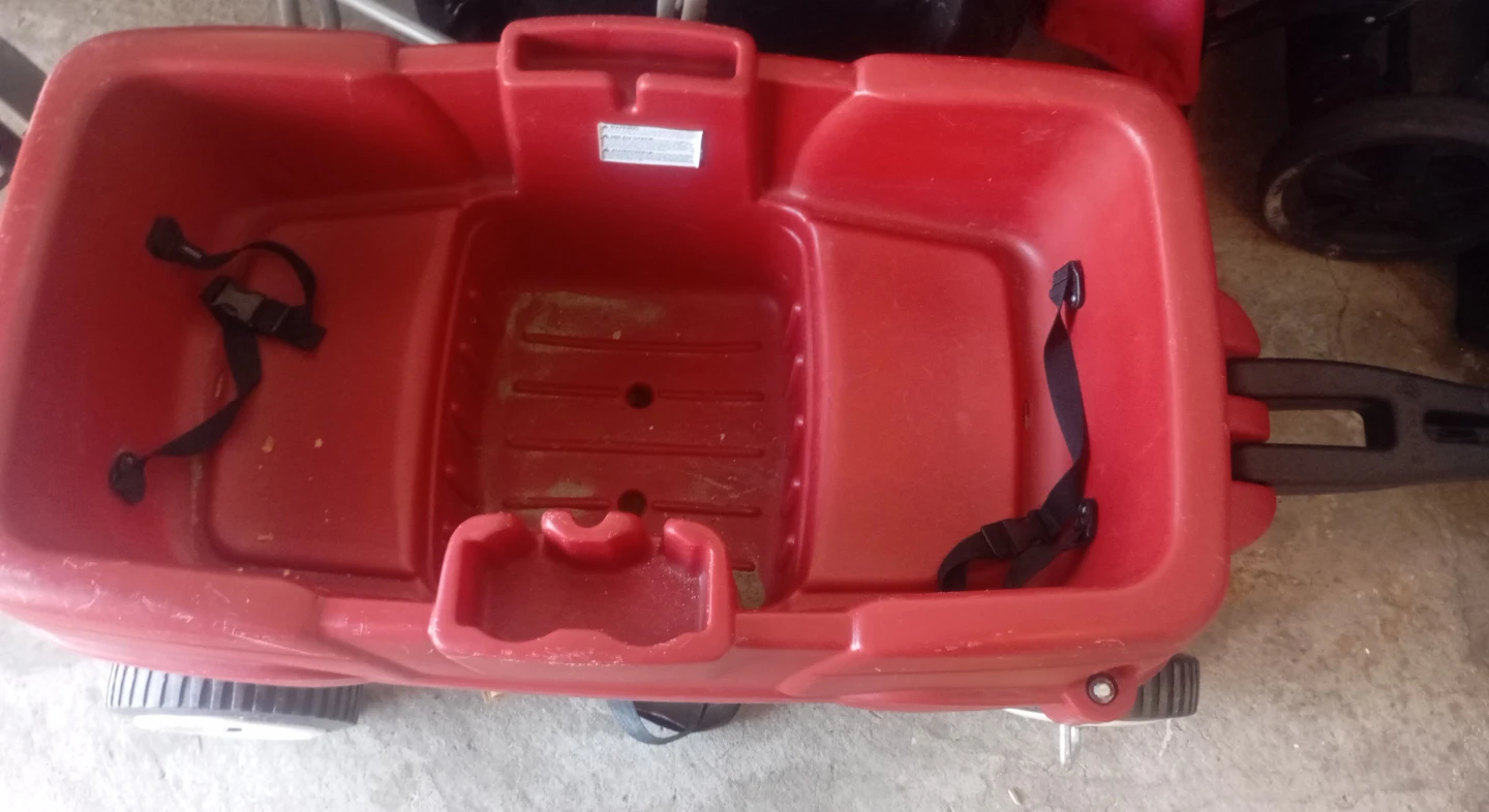 Red Plastic Wagon - photo 2