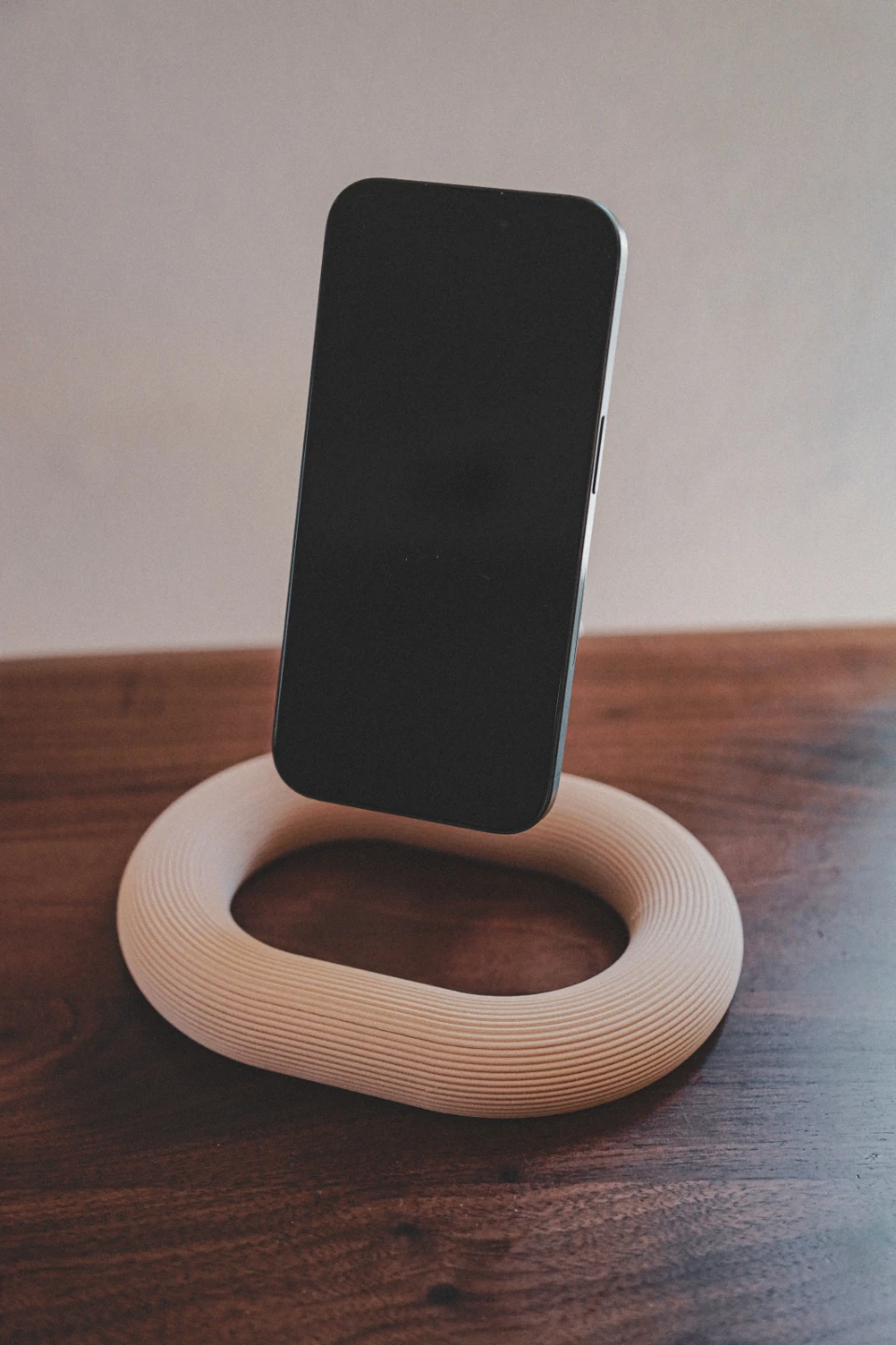 Floating iPhone MagSafe holder - photo 2