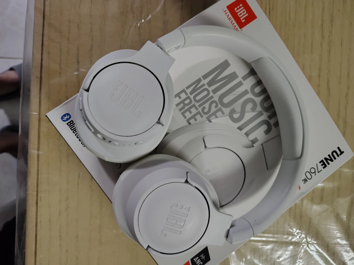 JBL TUNE 760NC White Wireless Headphones like new in box - photo 3