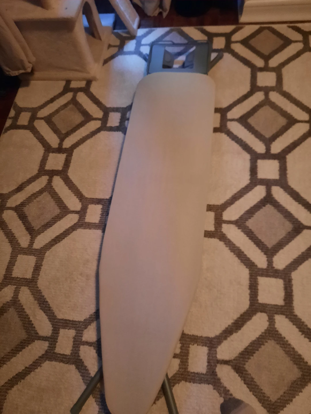 Iron board 4-Leg Steel Mesh Top Adjustable Ironing Board