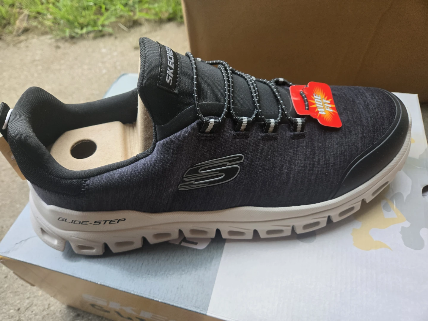 Skechers Glide-Step Mens Wide Fit Sneakers