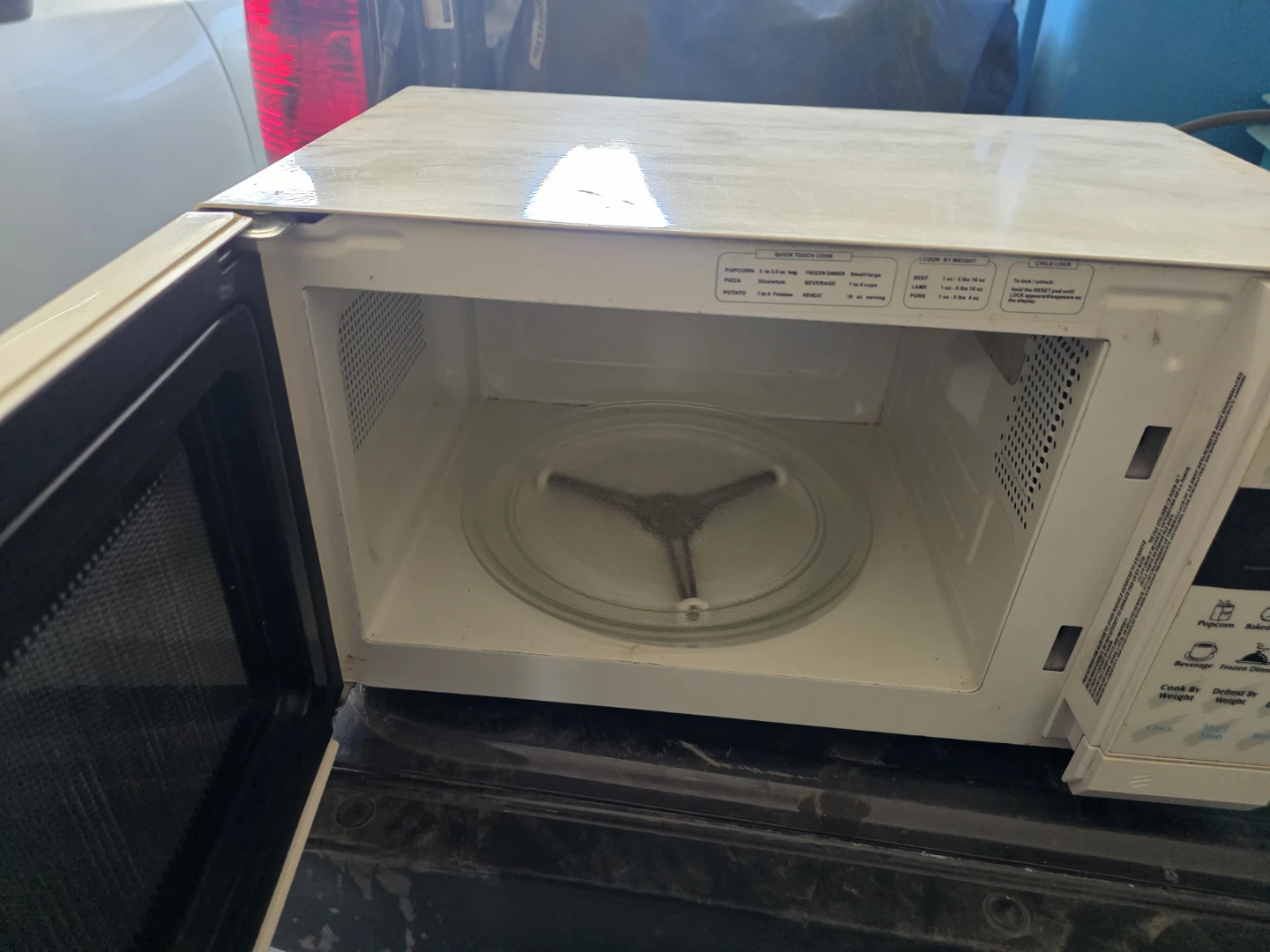 RCA Microwave Rv  or small apartment size - photo 2