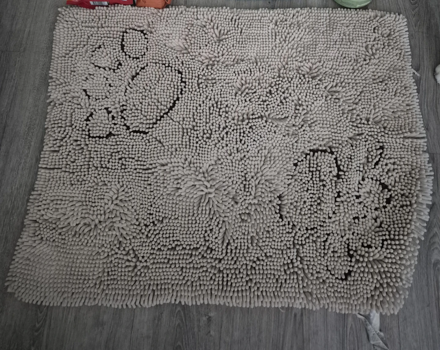 Plush Shaggy Rug with Paw Print Design
