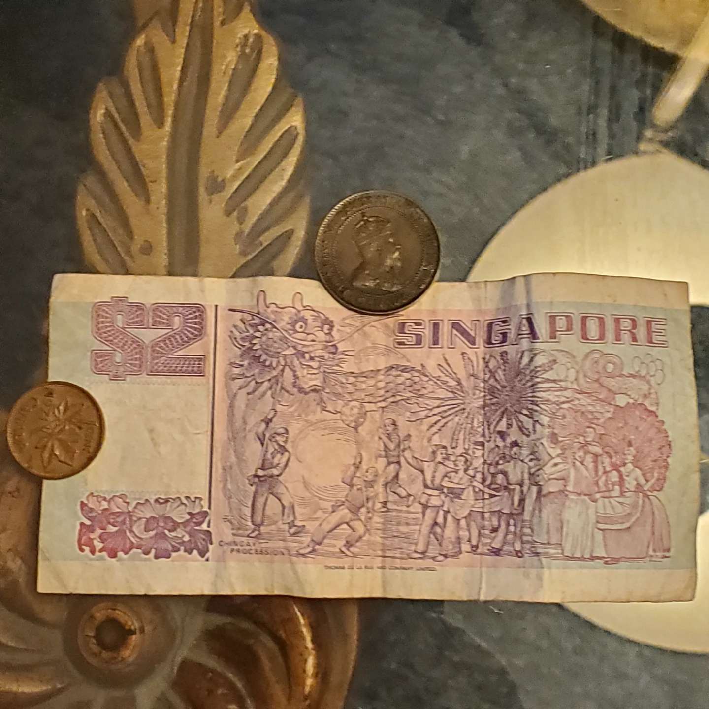 Singapore $2 Dollar Banknote and A 1902 One Cent Coin - photo 2
