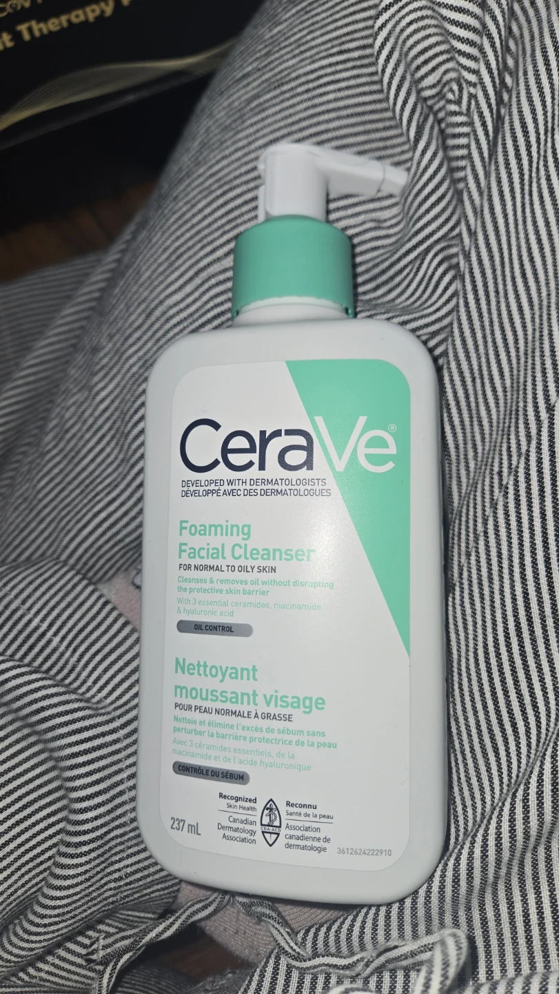 CeraVe Foaming Facial Cleanser for Normal to Oily Skin 237mL