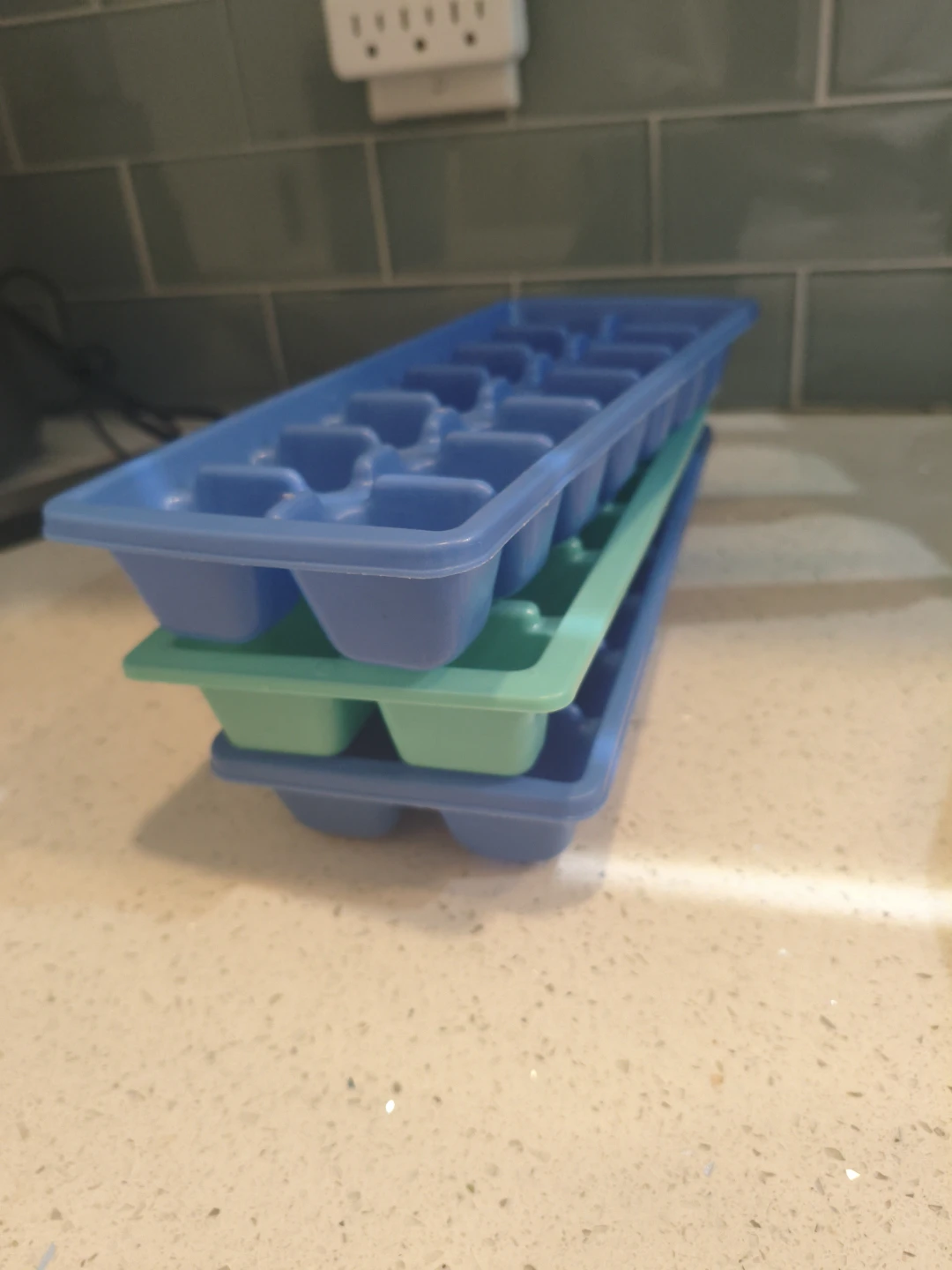 3 Ice Cube Trays - photo 2