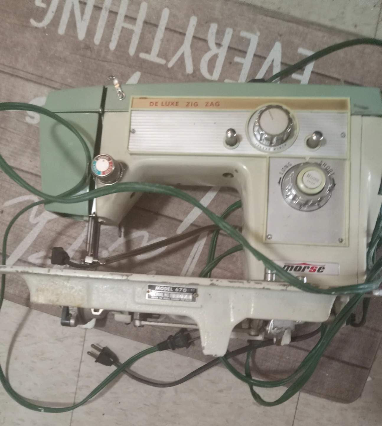 Morse Deluxe Zig Zag Sewing Machine - Model 670