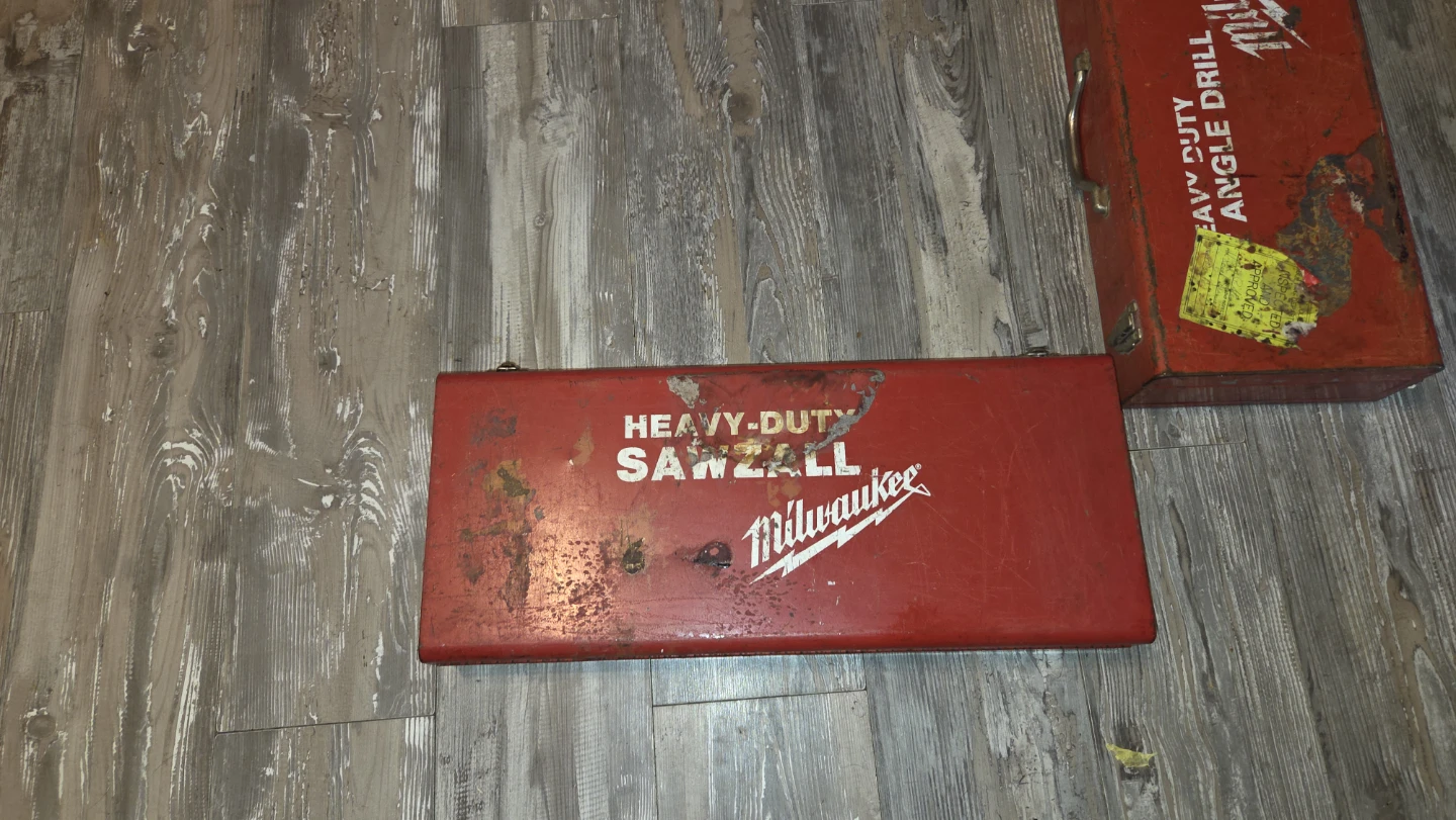 Milwaukee Sawzall Metal Cutting Reciprocating Saw with Case