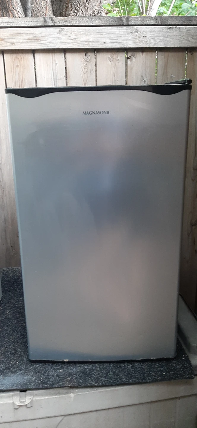 Magnasonic Compact Mini Fridge