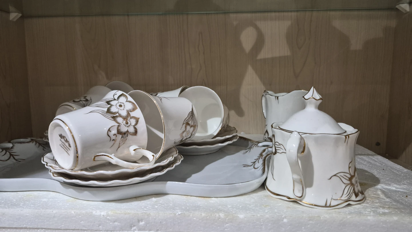 Royalendale Fine Porcelain Tea Set
