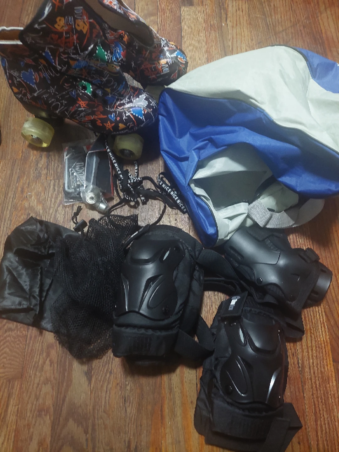 Roller Roller Skates and Protective Gear Set with Bag