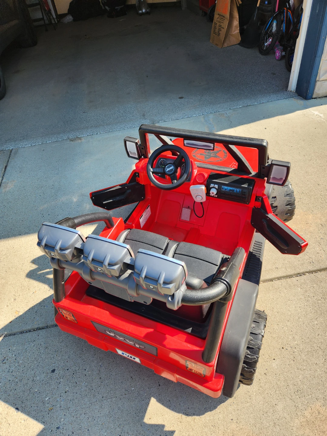 Power Wheels Jeep Wrangler Rubicon with Charger - photo 2