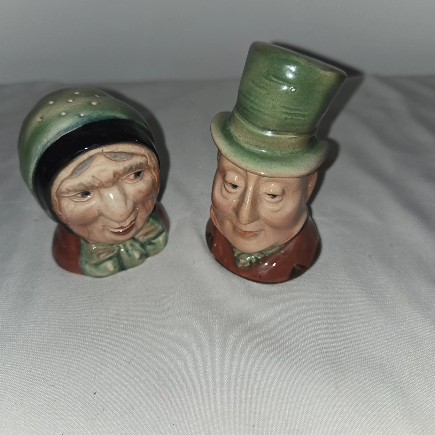 Beswick ,Dickens salt / pepper pots, Mr Mcawber & Sairy Gamp - photo 2