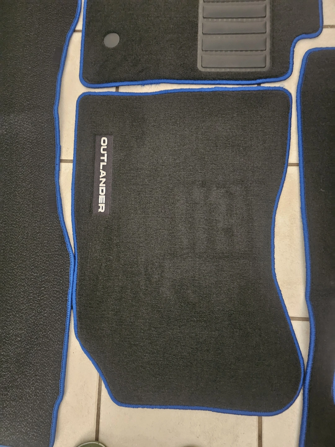 Mitsubishi Outlander Carpet Floor Mats Set - photo 2
