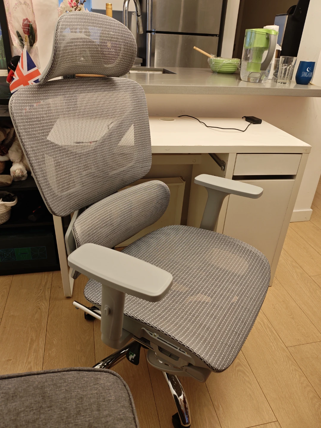 Grey Mesh Ergonomic Office Chair with Footrest - photo 2