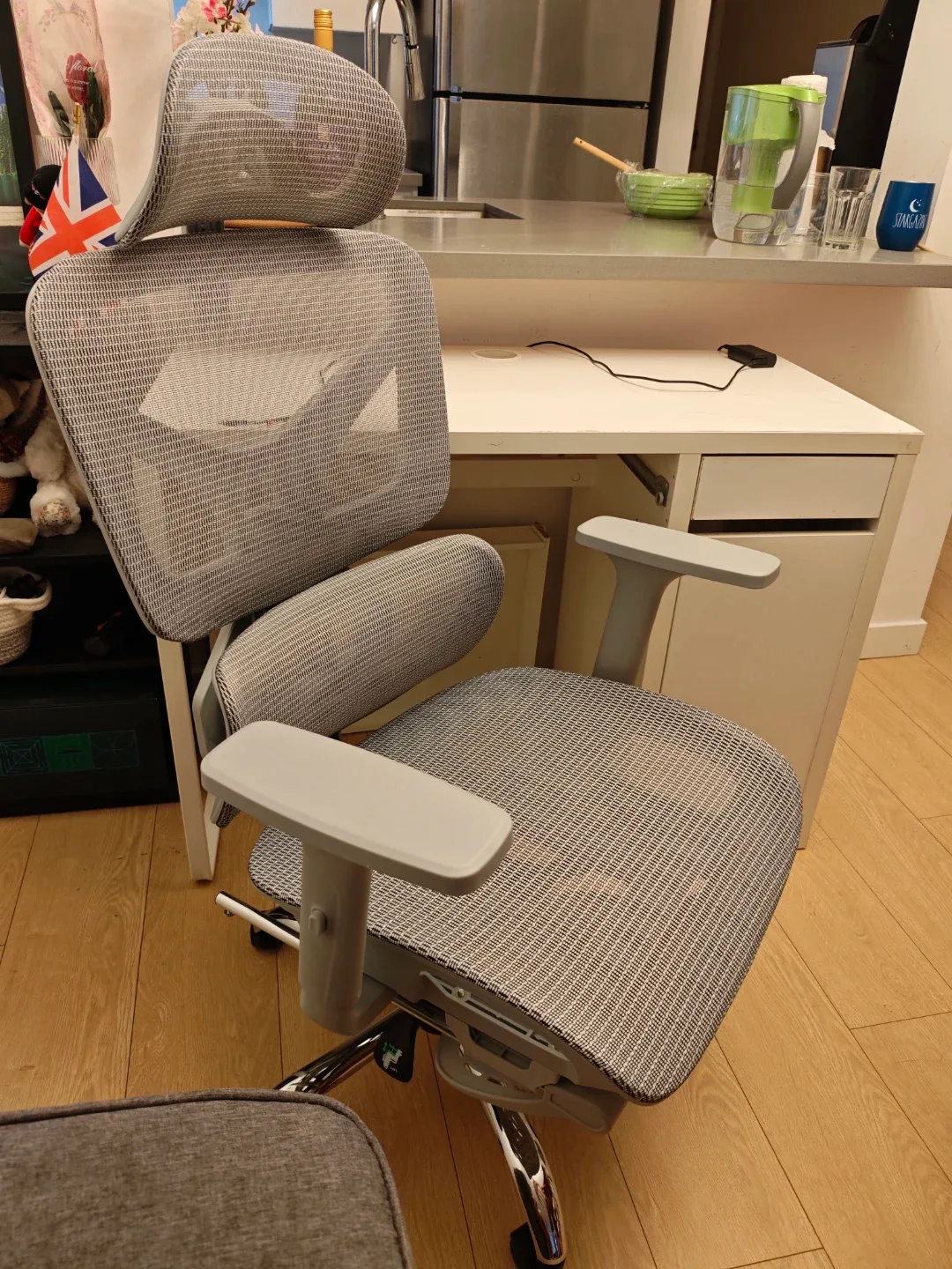 Grey Mesh Ergonomic Office Chair with Footrest - photo 2