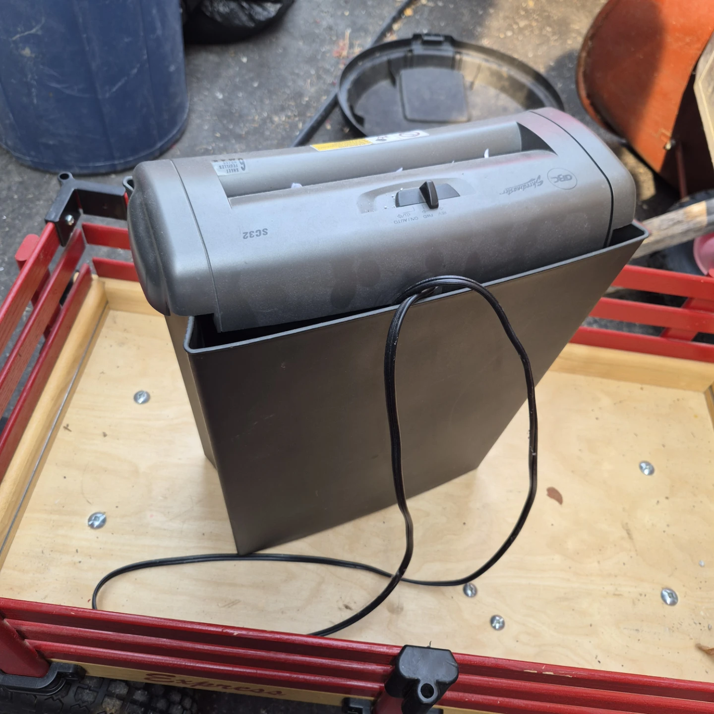 GBC ShredMaster SC32 Paper Shredder - photo 2