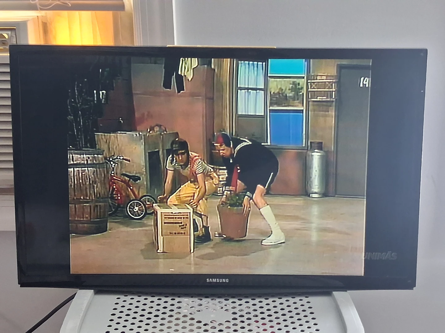 Samsung Flat Screen TV - photo 2