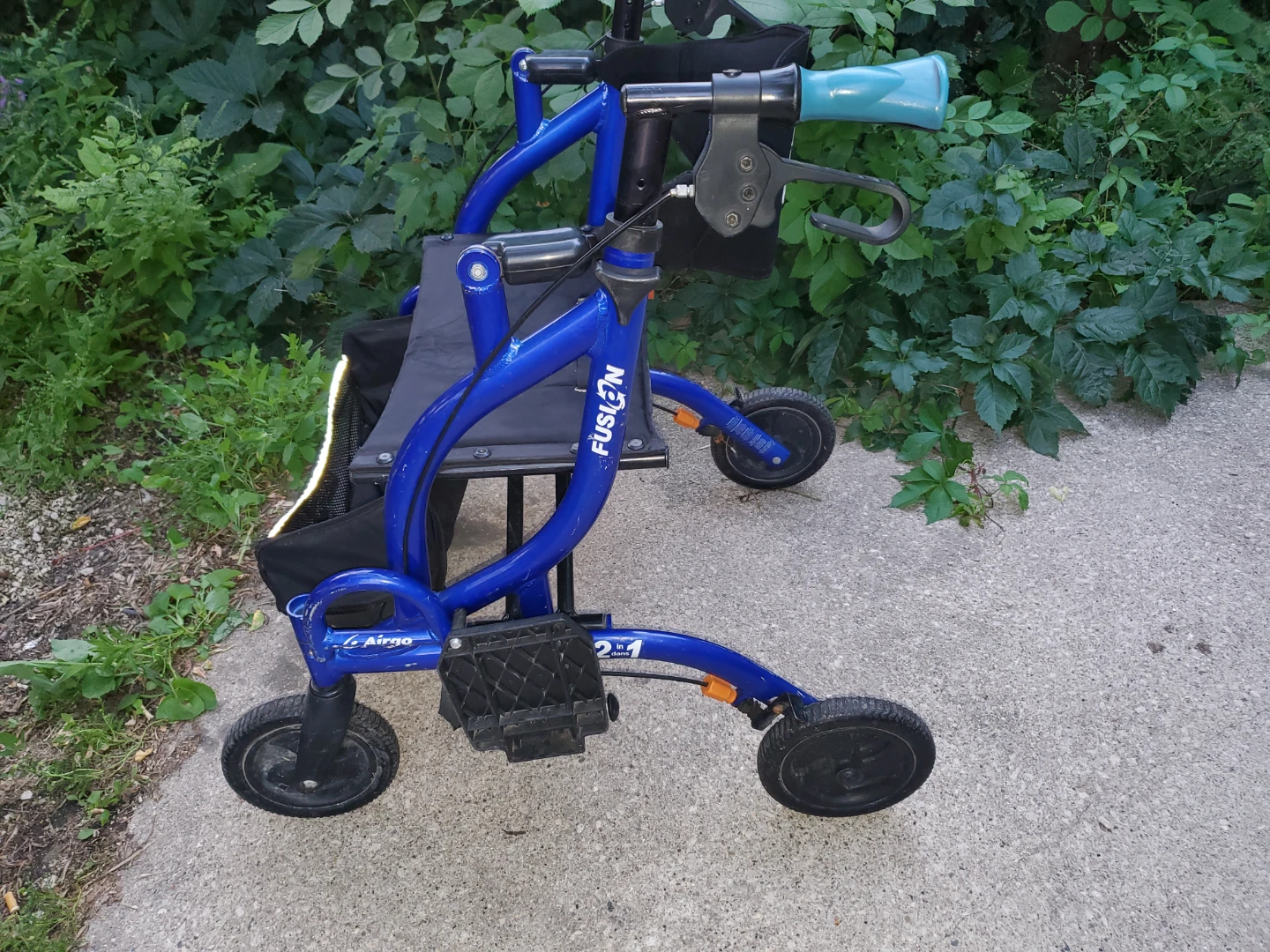 Airgo Fusion 2-in-1 Walker wheel chair with Seat and Basket - photo 3