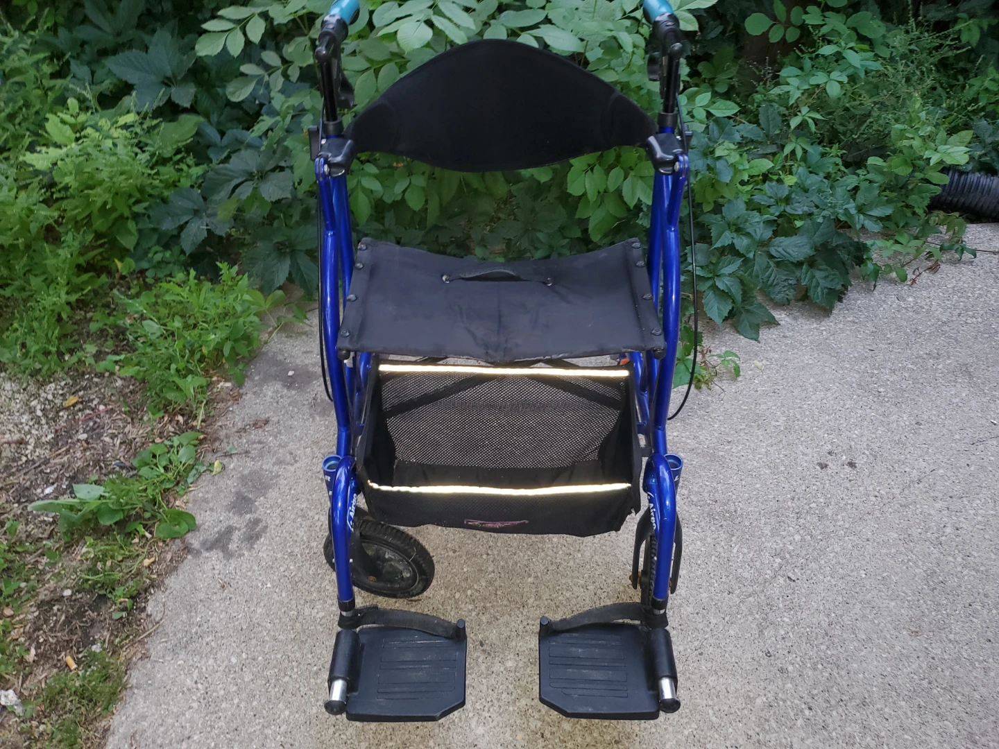 Airgo Fusion 2-in-1 Walker wheel chair with Seat and Basket - photo 5