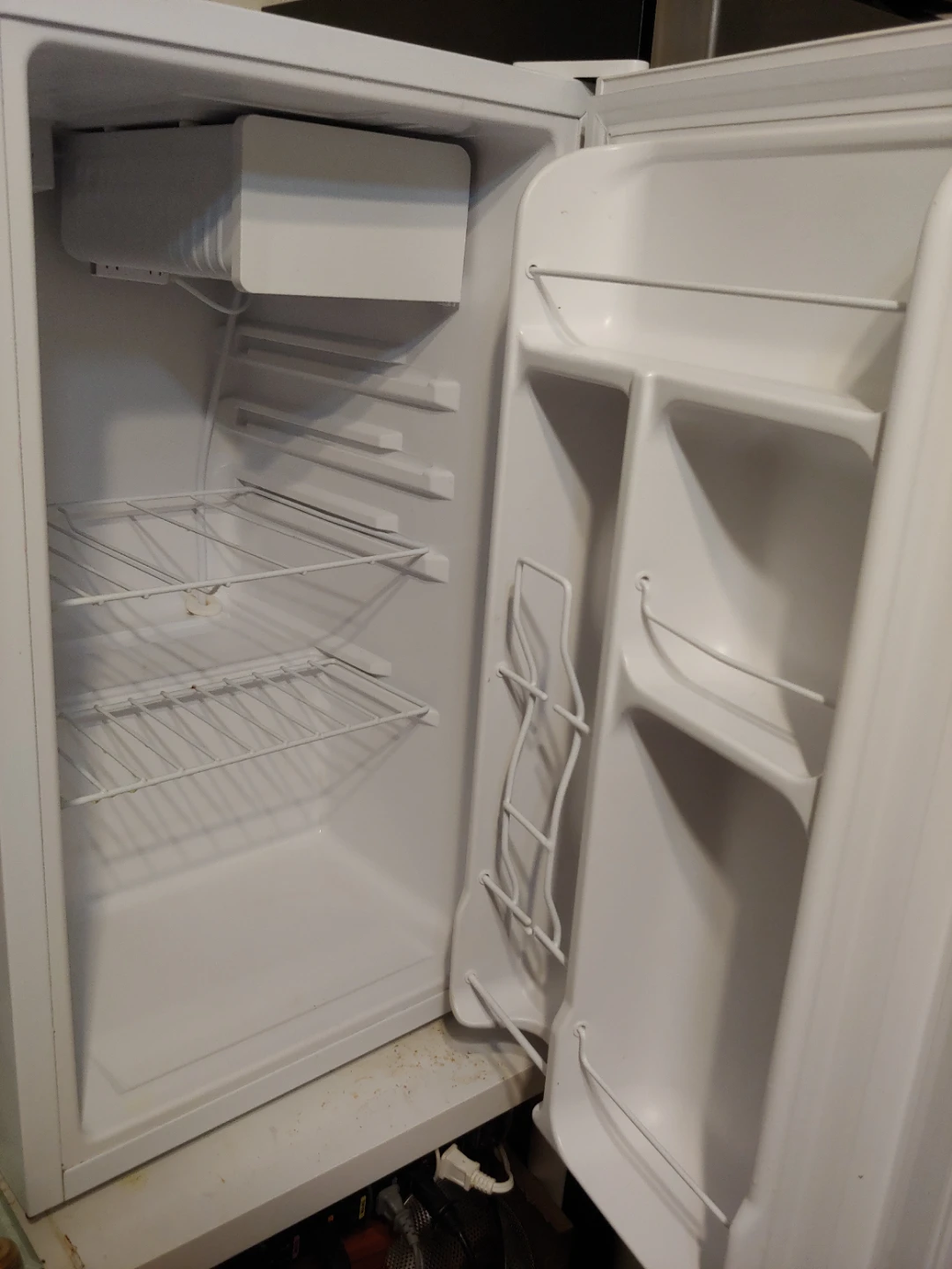 Master Chef Mini Fridge 043-0289-2 - photo 5