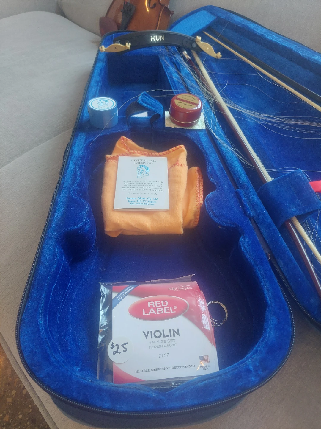 Stentor Violin with carrying case and accessories - photo 4