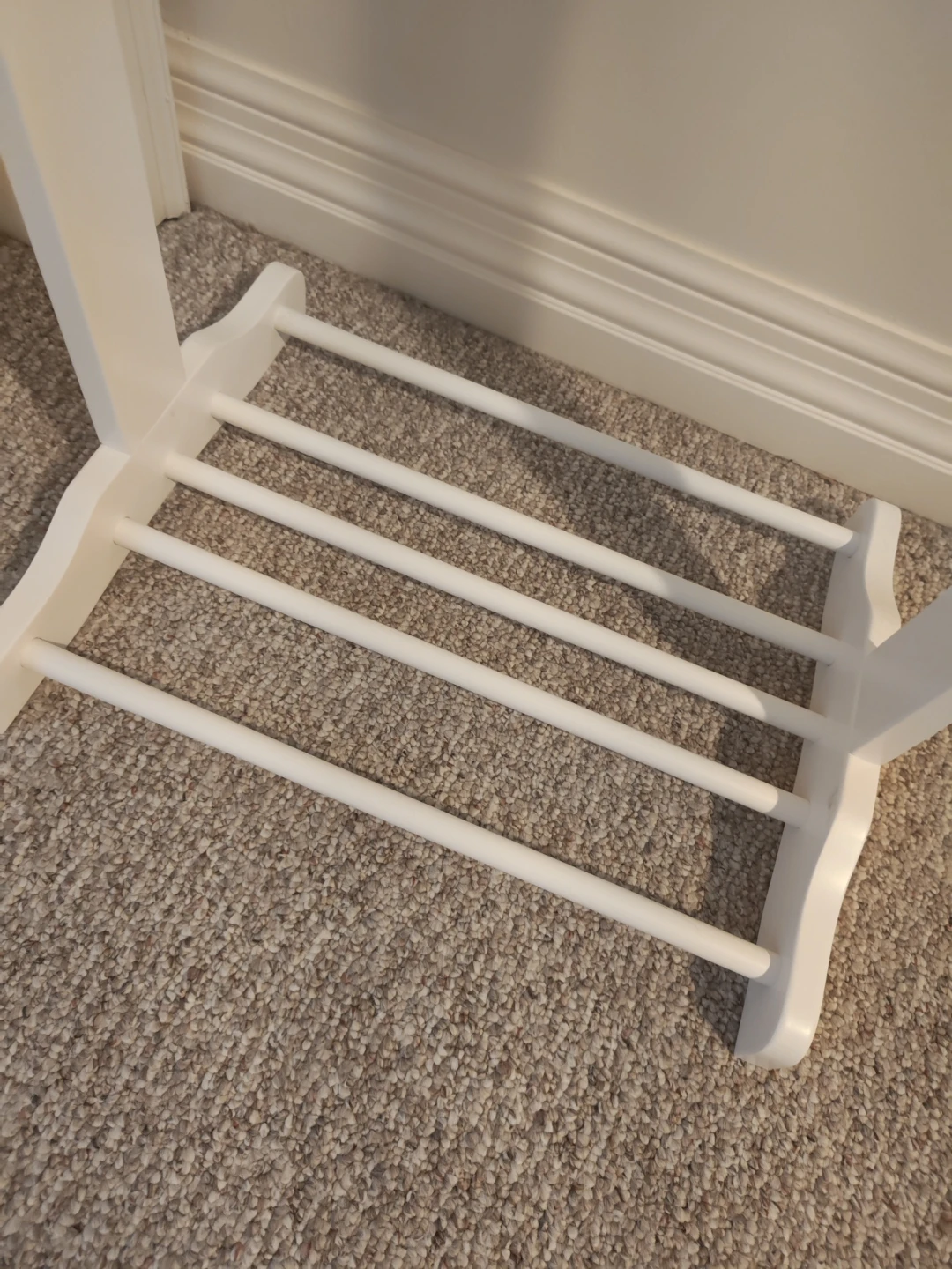 White Wooden Garment Rack with Shelf - photo 3