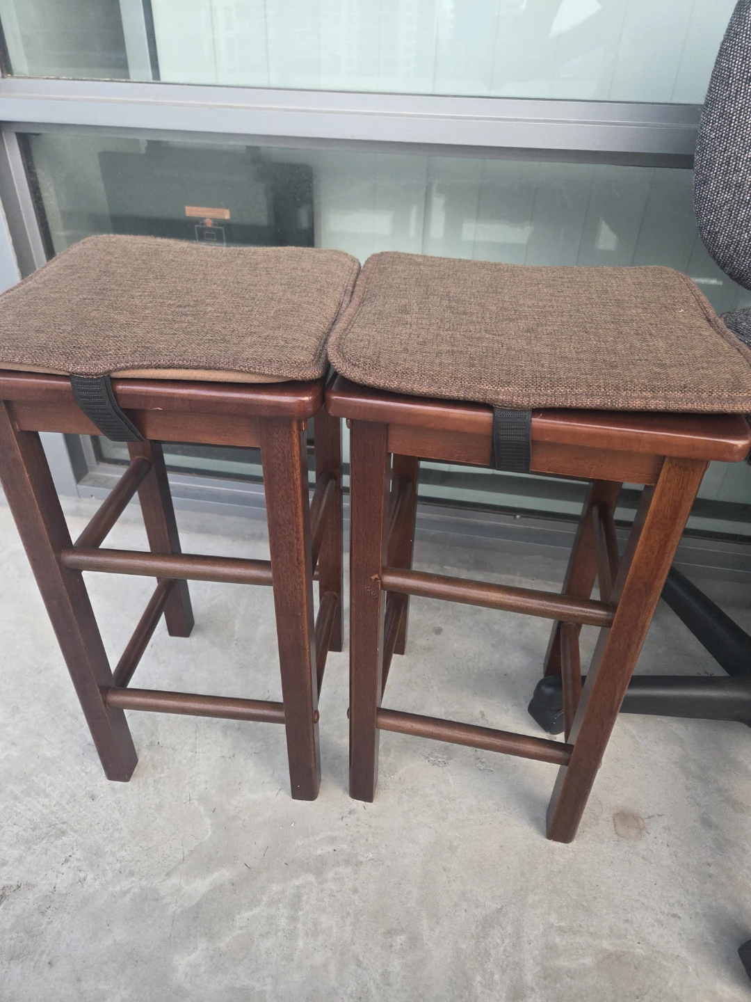 Set of 2 Wooden Bar Stools with Cushioned Seats - photo 3