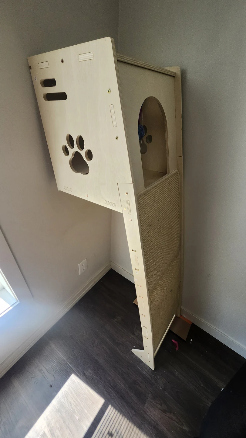 Wooden Cat Condo with Scratching Post - photo 3