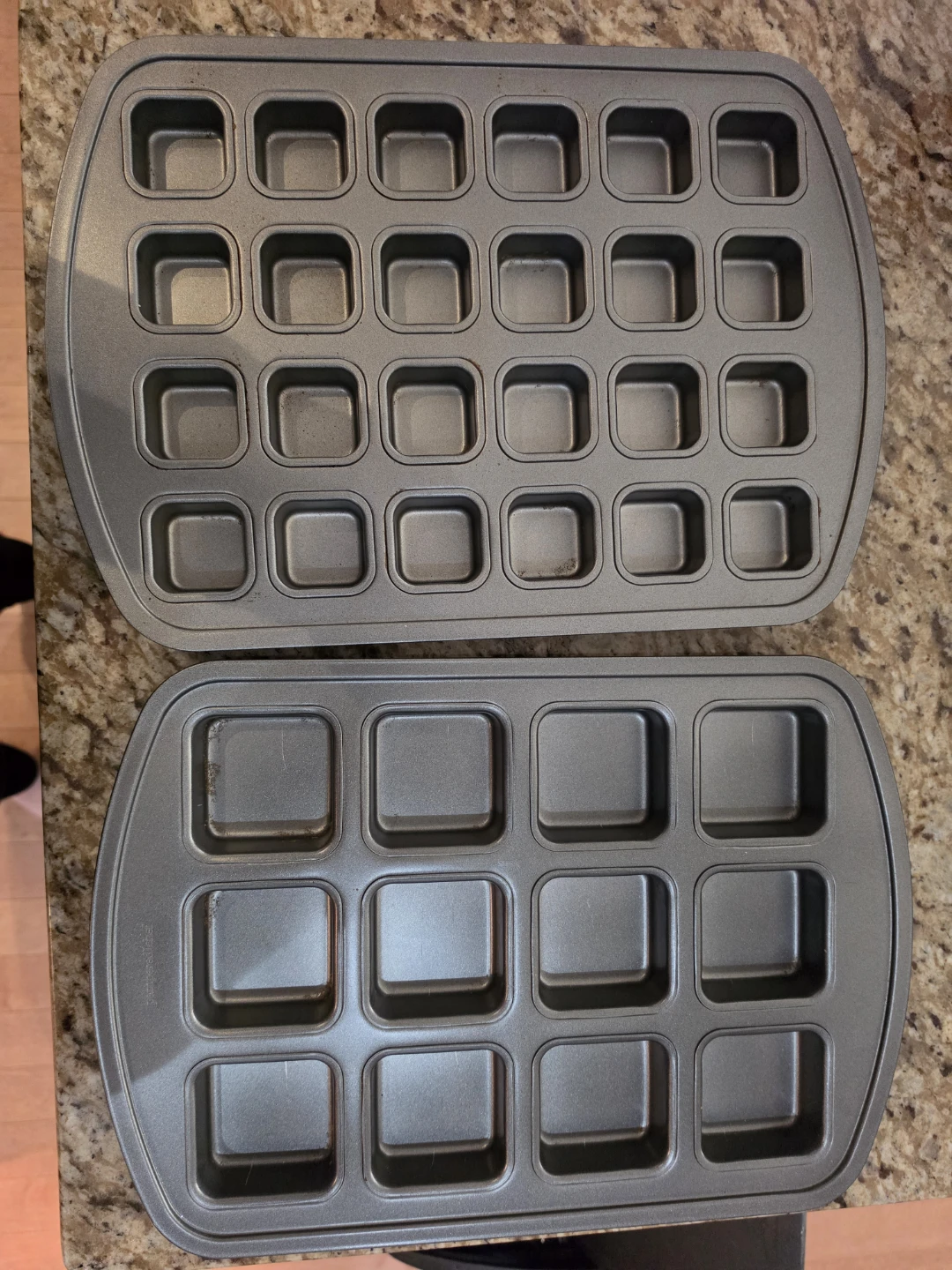 Pampered chef Two square mini brownie/muffin baking pans