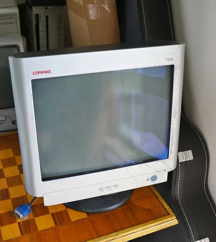 2004 Compaq 7550 Monitor CRT Vintage Computer Monitor