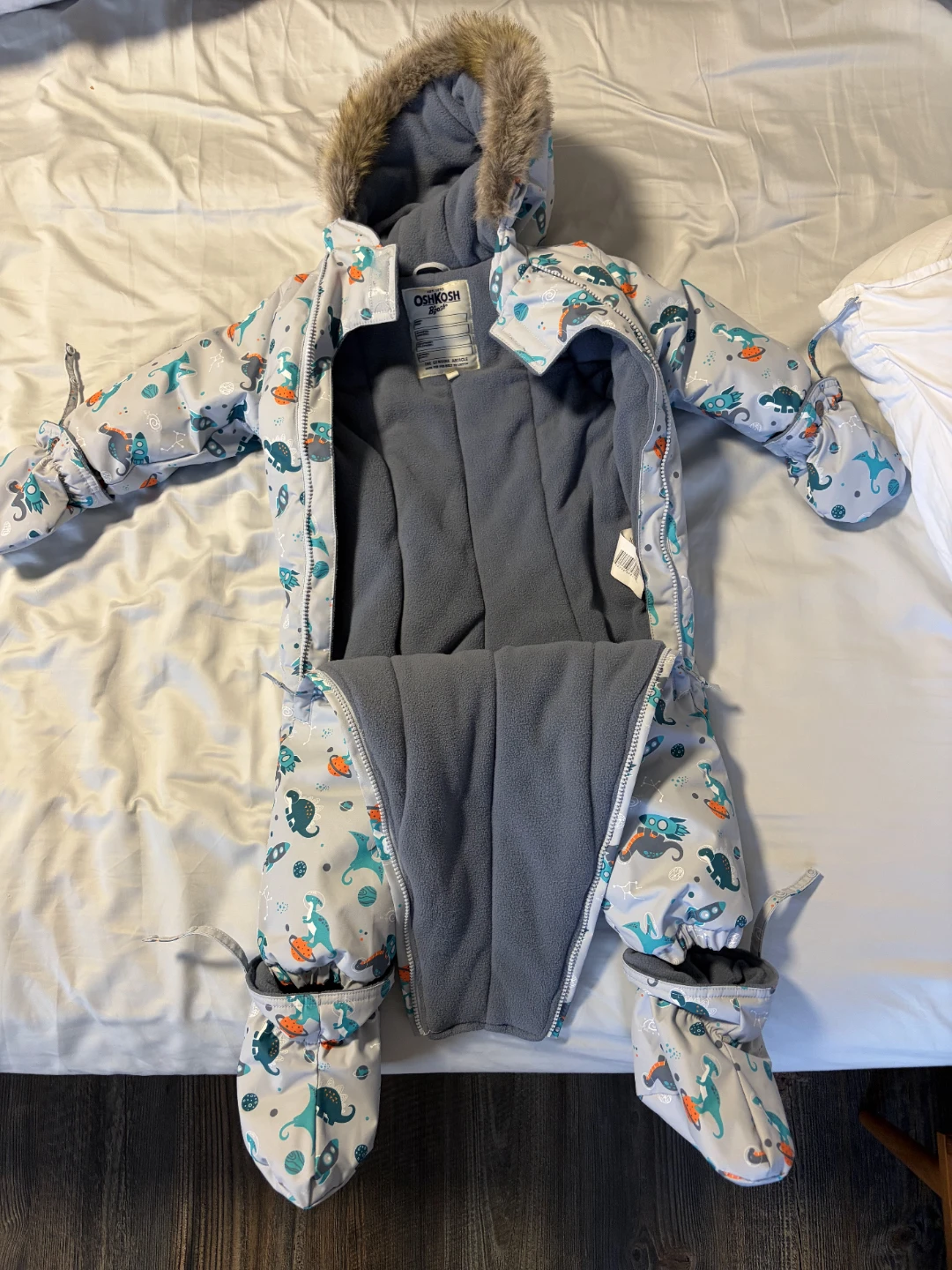OshKosh B'gosh Snowsuit - 18M - photo 2