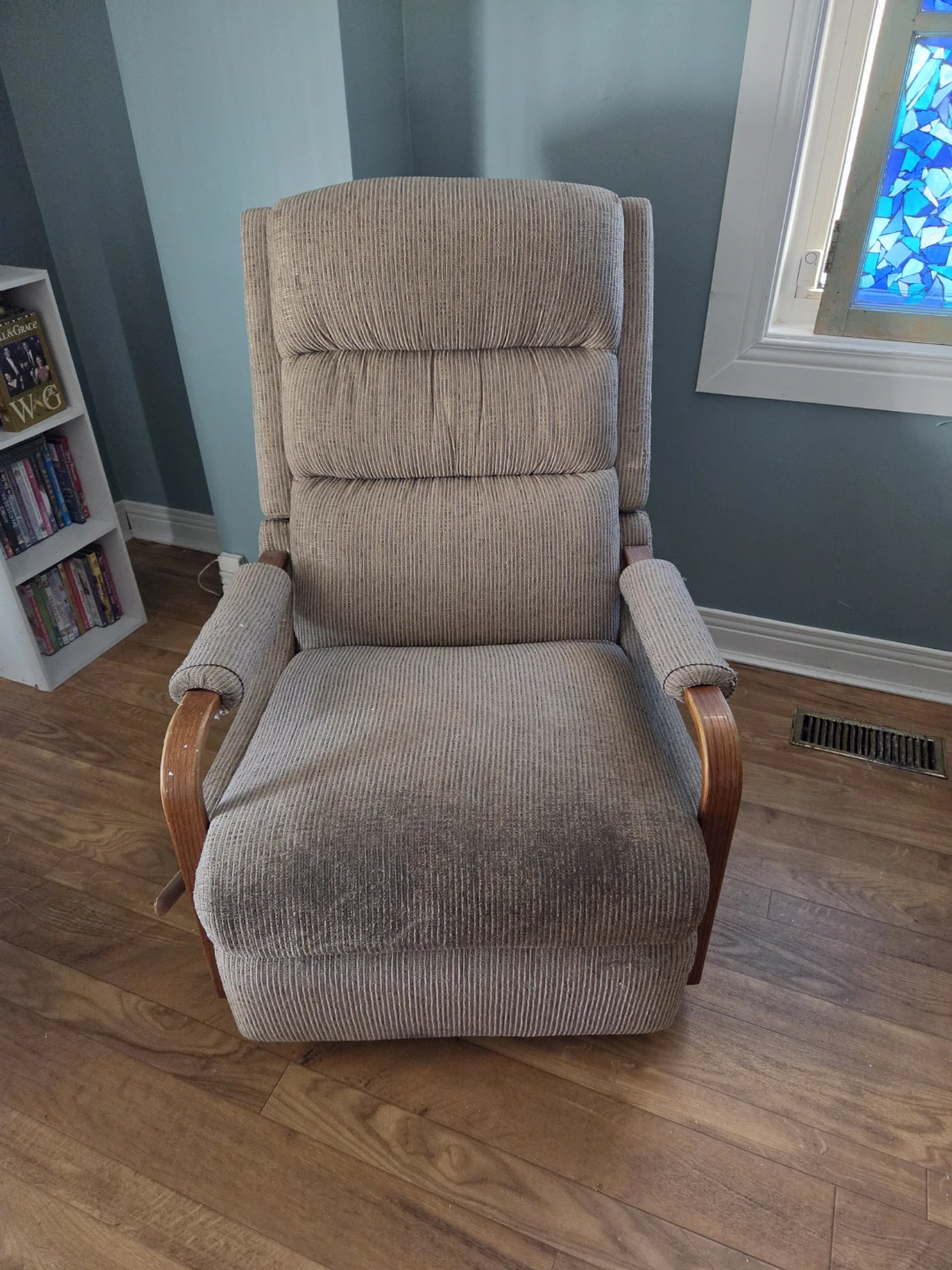 Comfortable Upholstered Recliner Chair